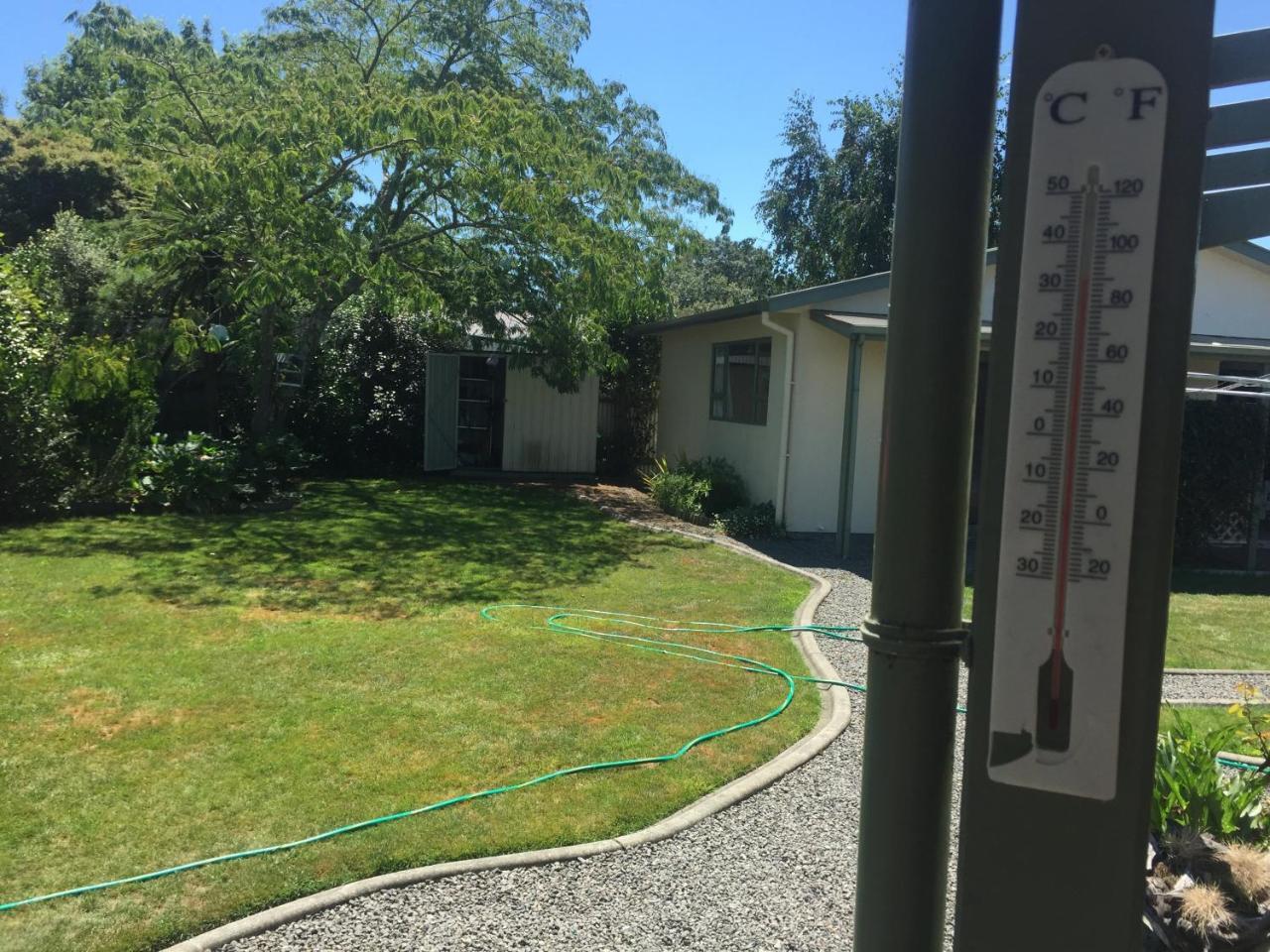 Cosy, Central Greytown Sleepout Exterior foto
